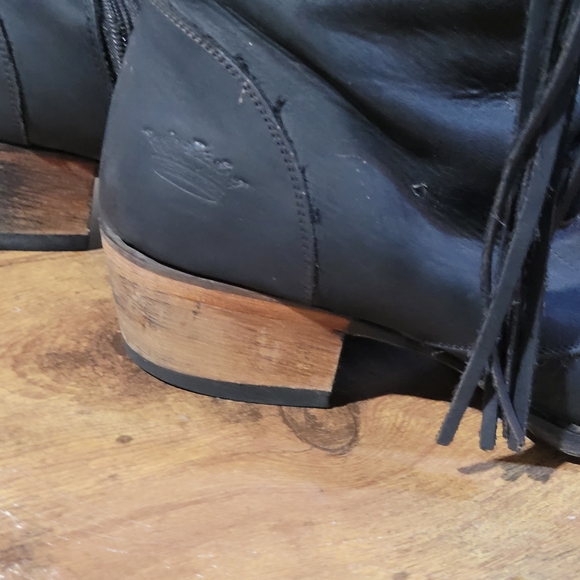 Edgy Junk Gypsy By Lane Stunning Distressed Black Leather Boots With Fringe. - Picture 7 of 16